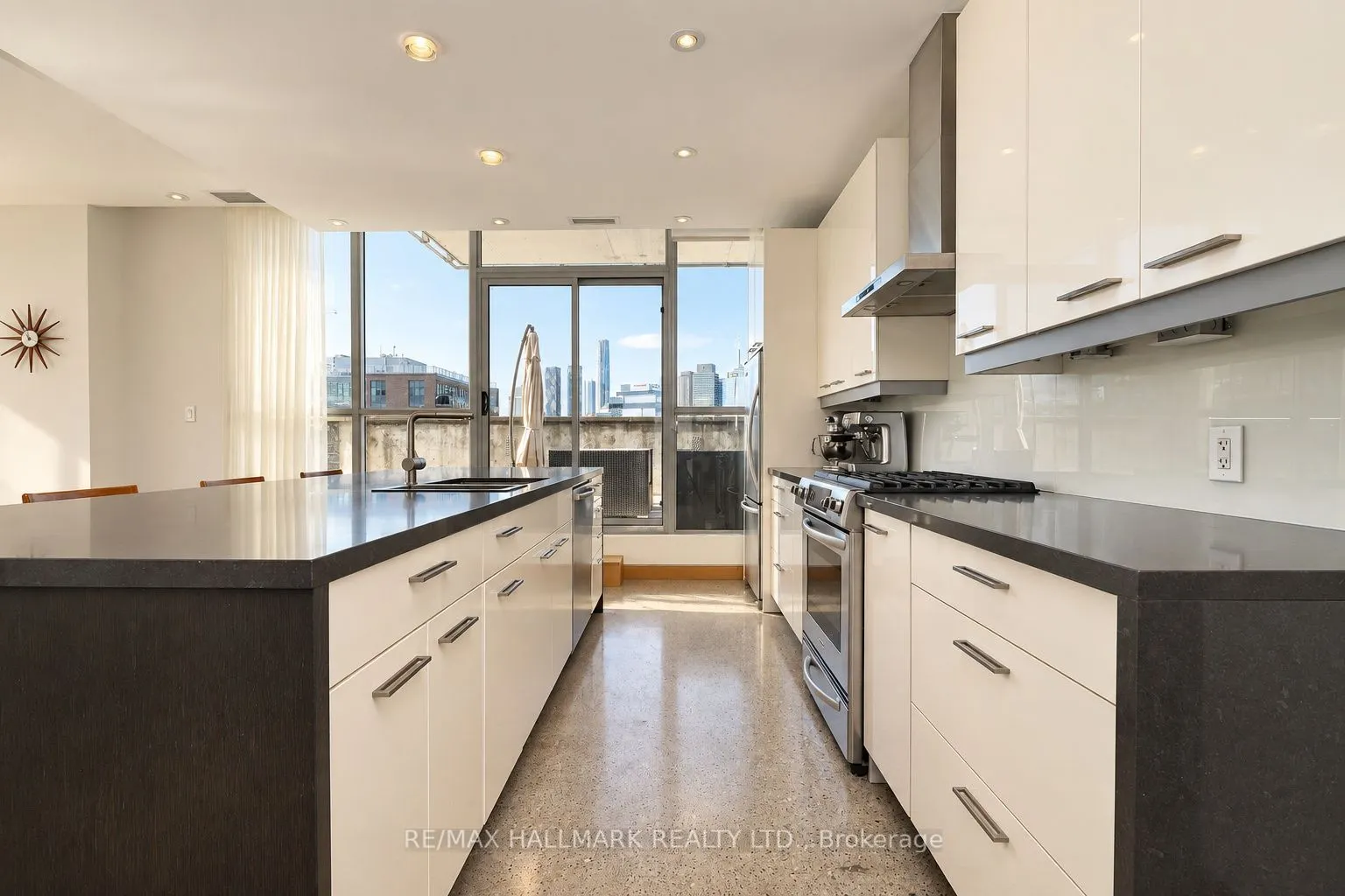 510 King Street E #402