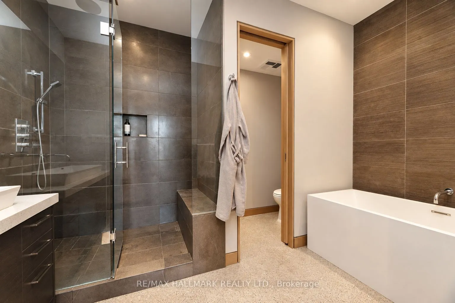 510 King Street E #402