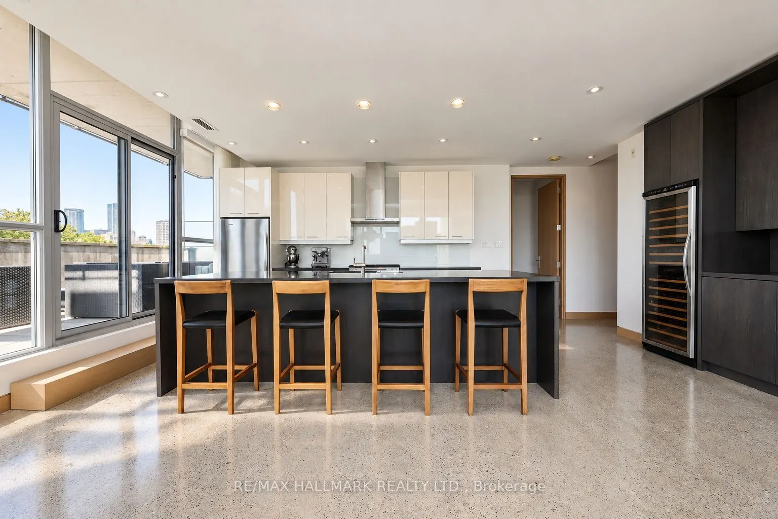 510 King Street E #402
