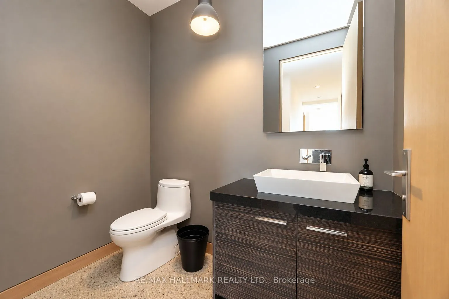 510 King Street E #402