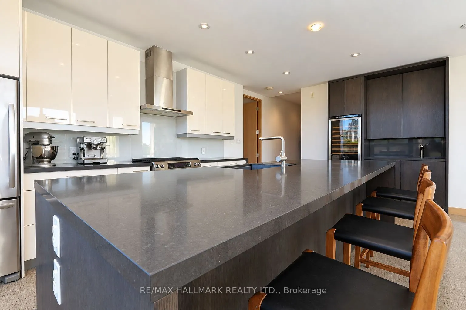 510 King Street E #402