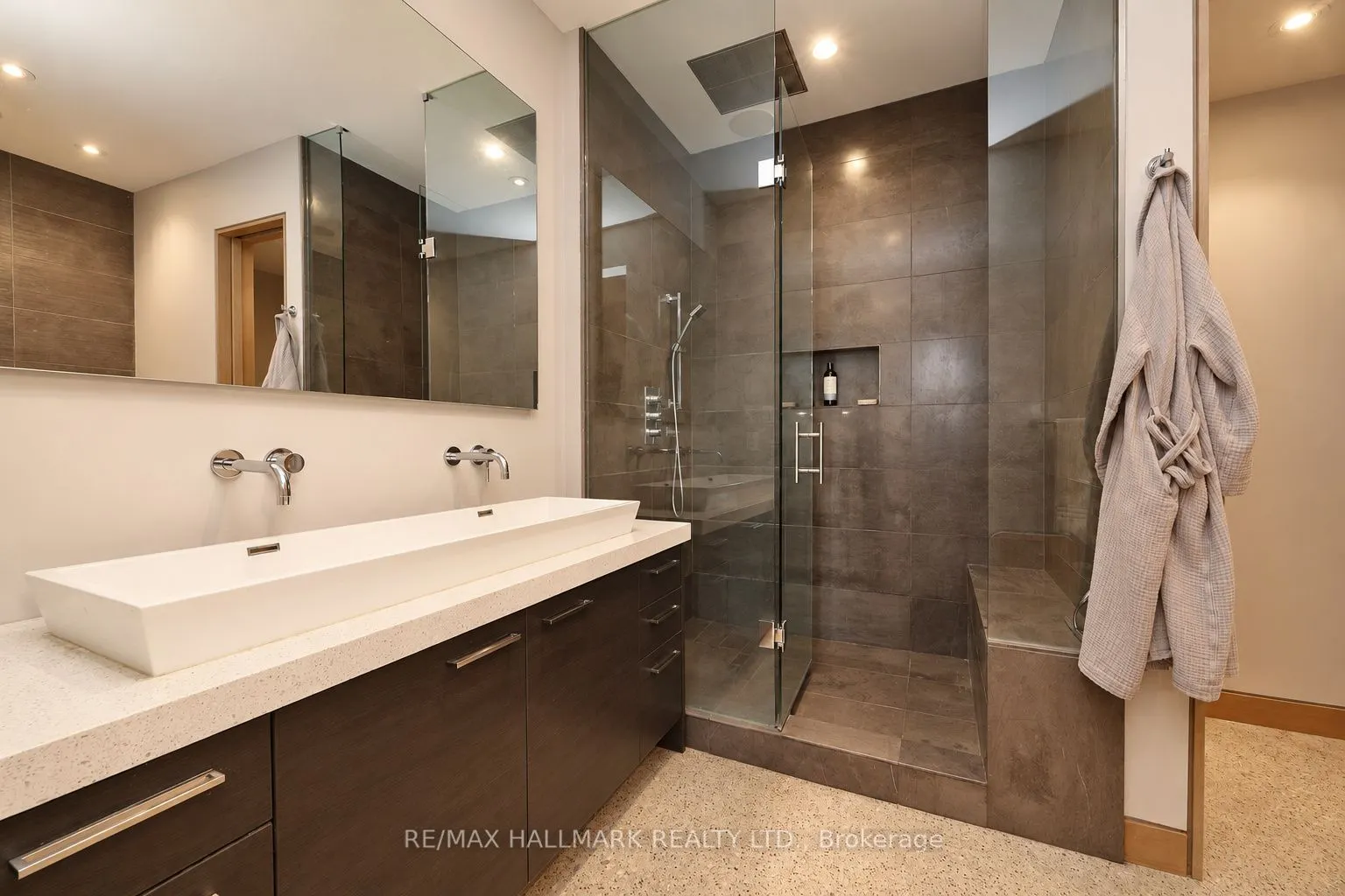 510 King Street E #402
