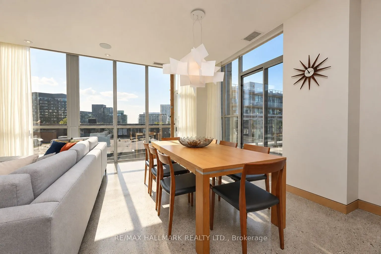 510 King Street E #402