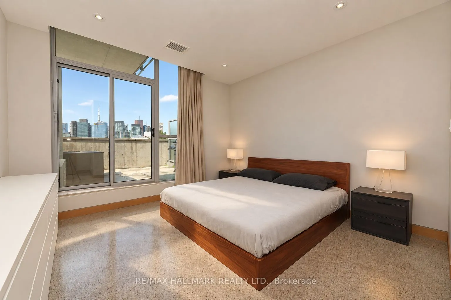 510 King Street E #402