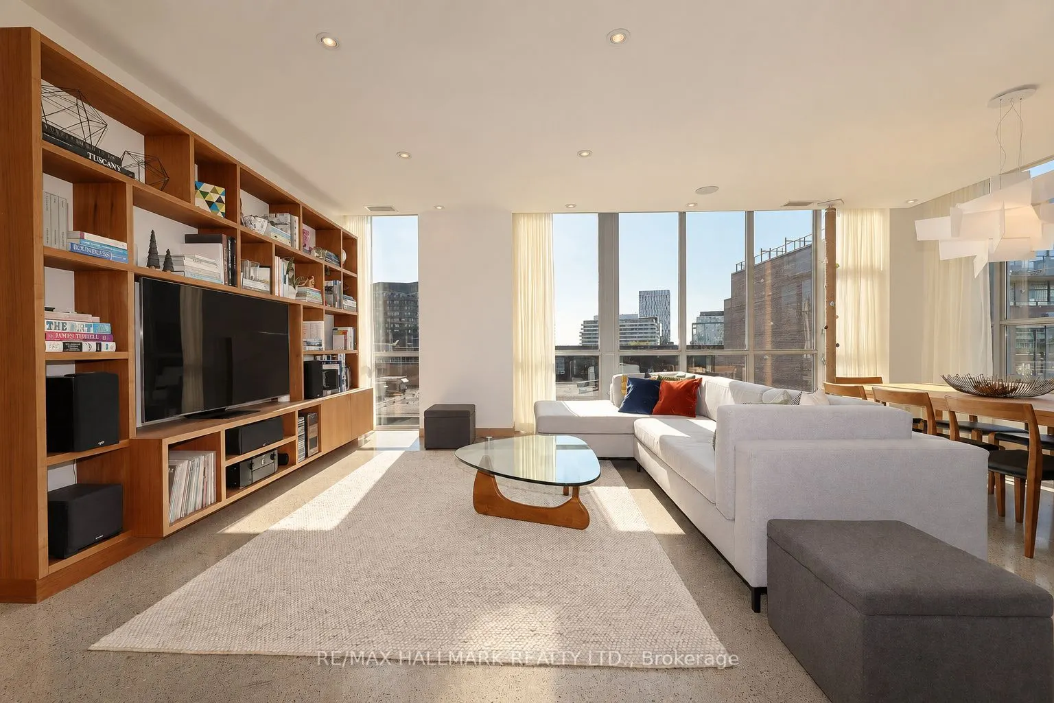 510 King Street E #402