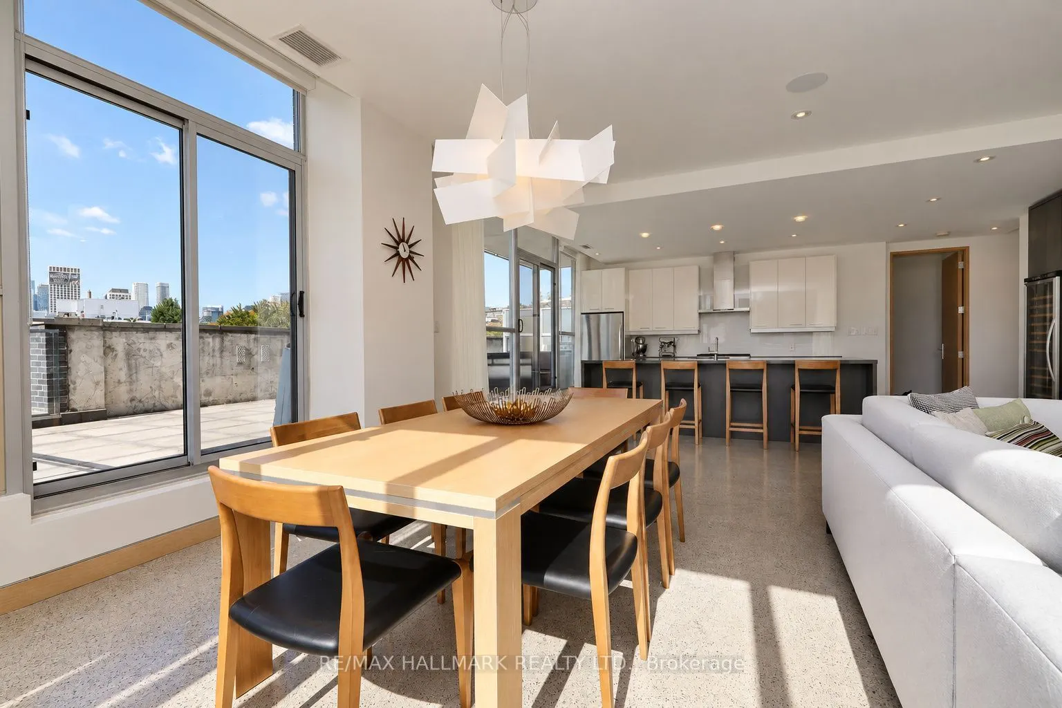 510 King Street E #402