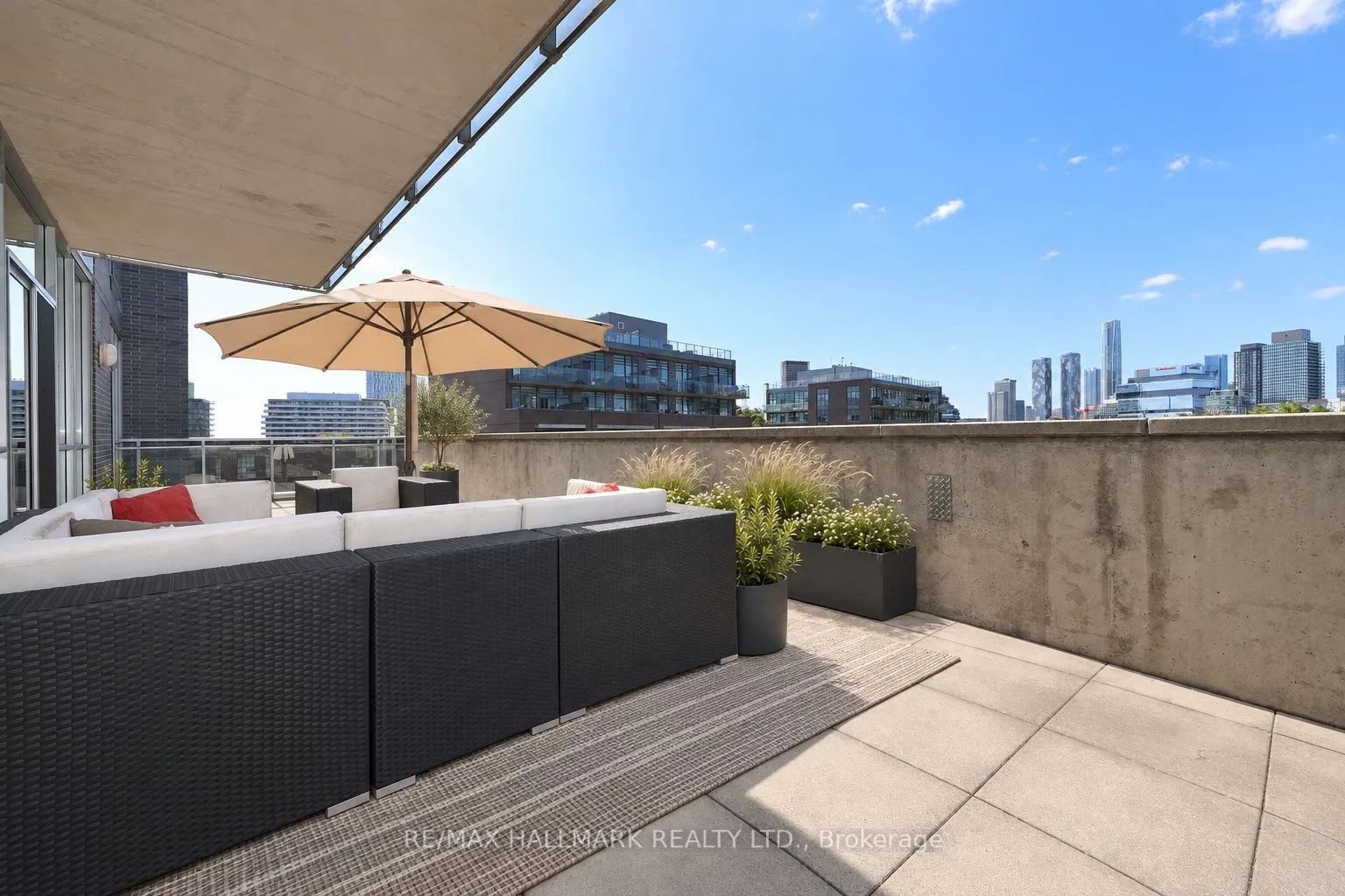 510 King Street E #402