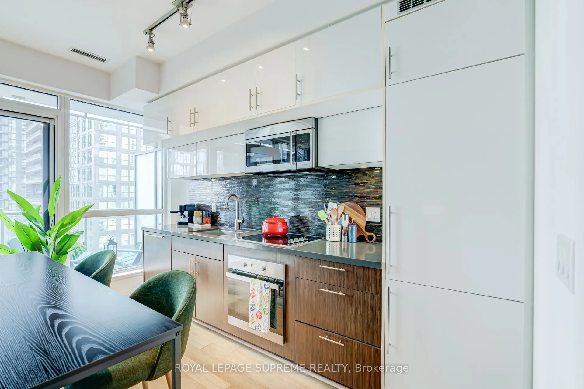 8 Mercer Street #1710