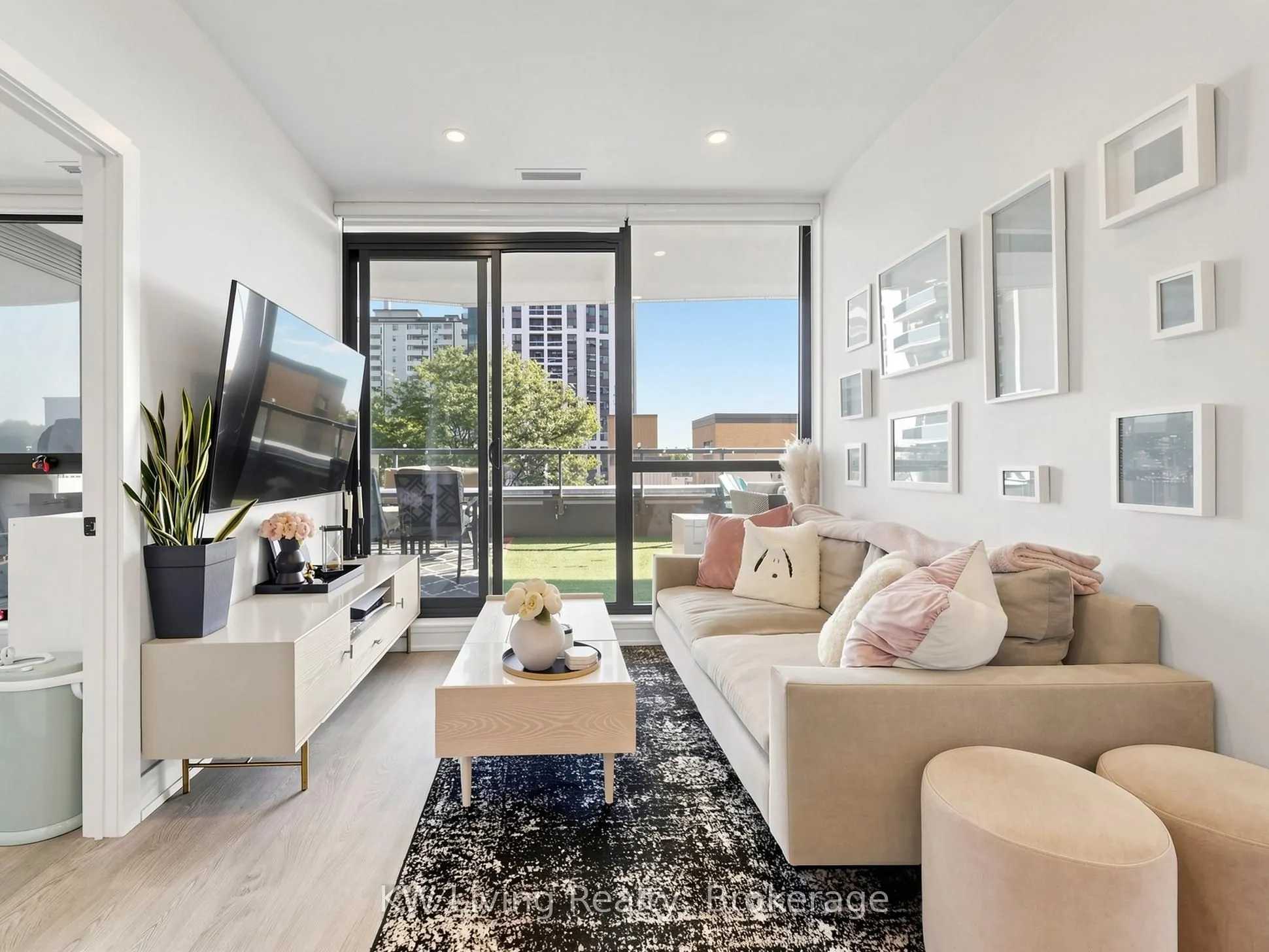 11 Lillian Street #406