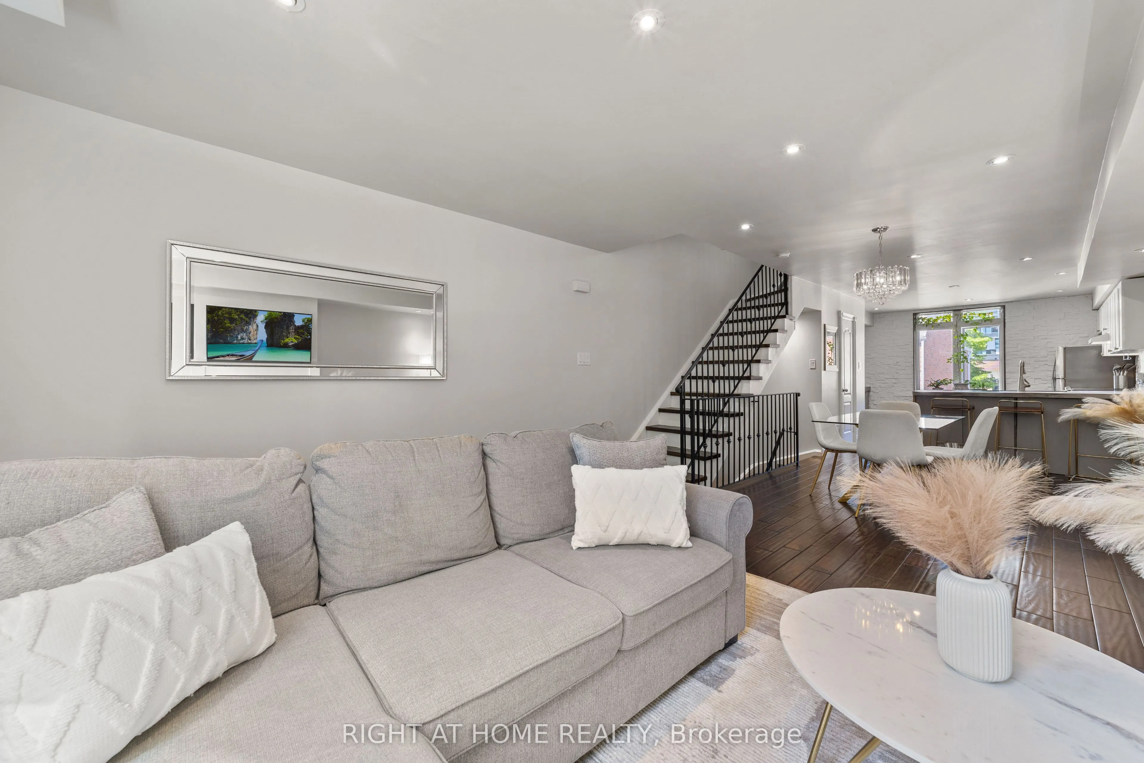 12 Sudbury Street #2608