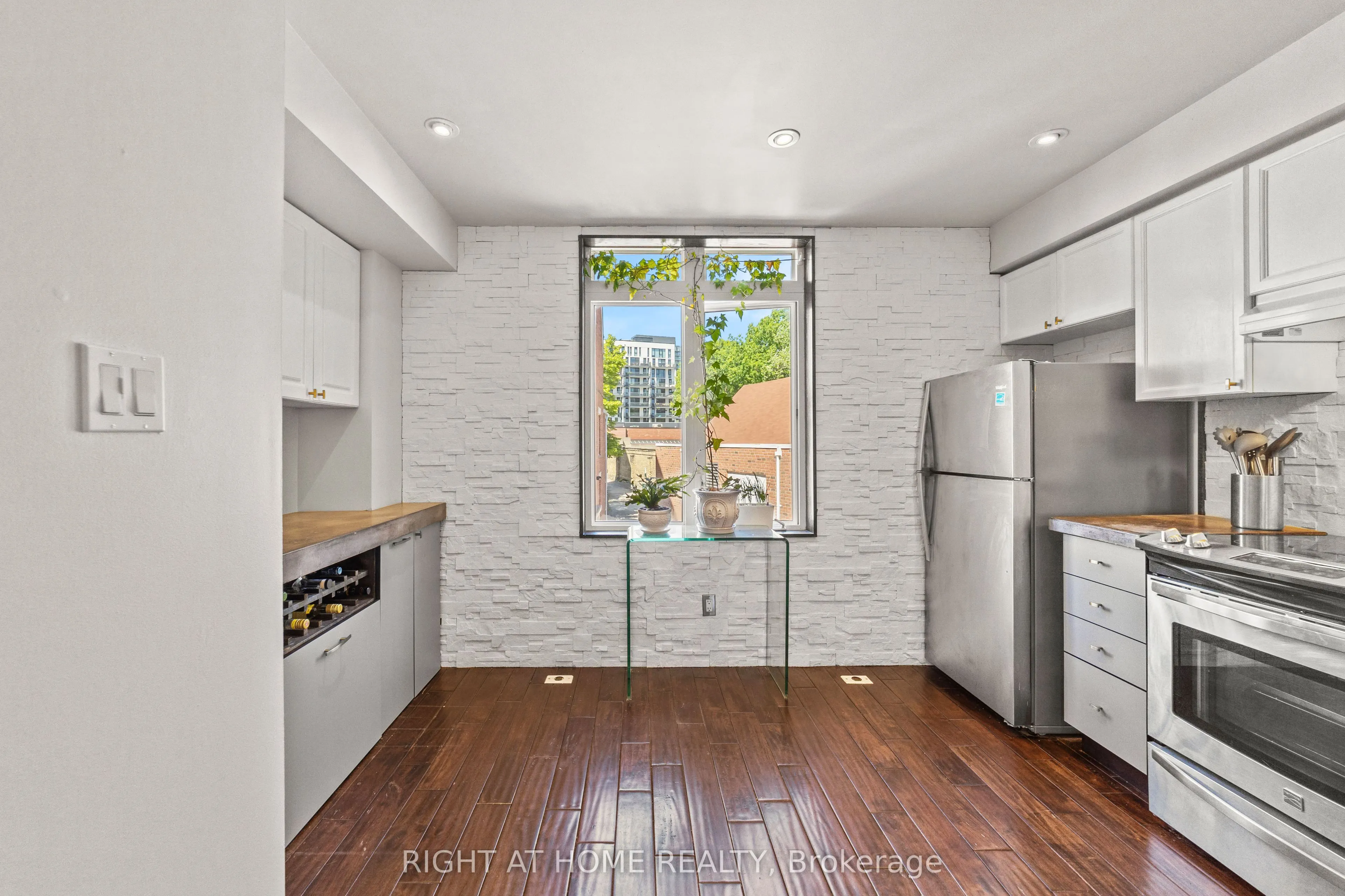 12 Sudbury Street #2608