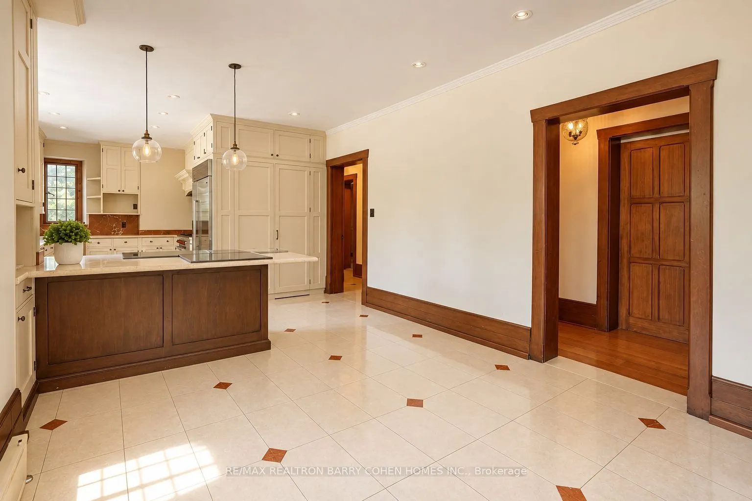 372 Old Yonge Street