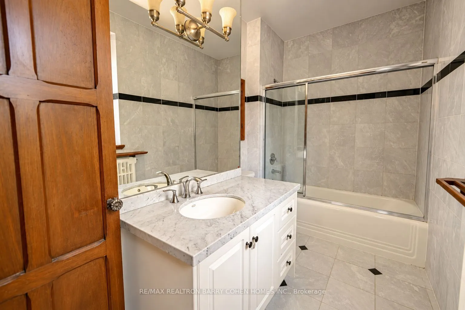 372 Old Yonge Street