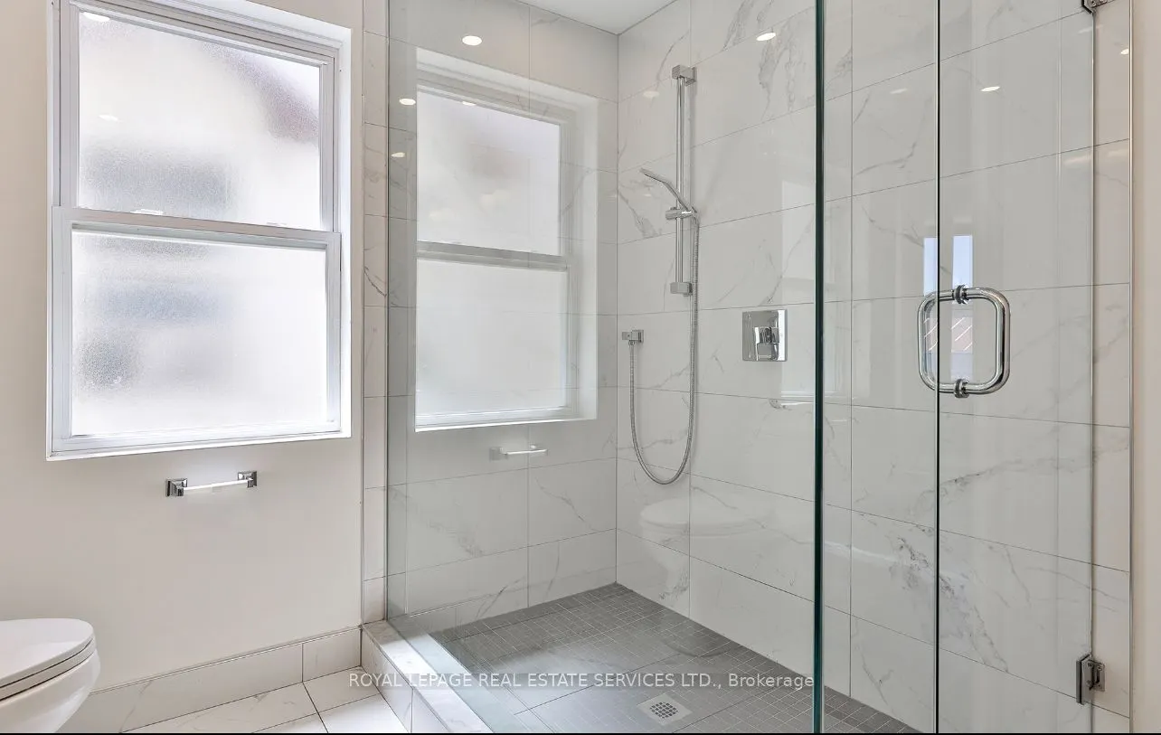 995 Bloor Street W