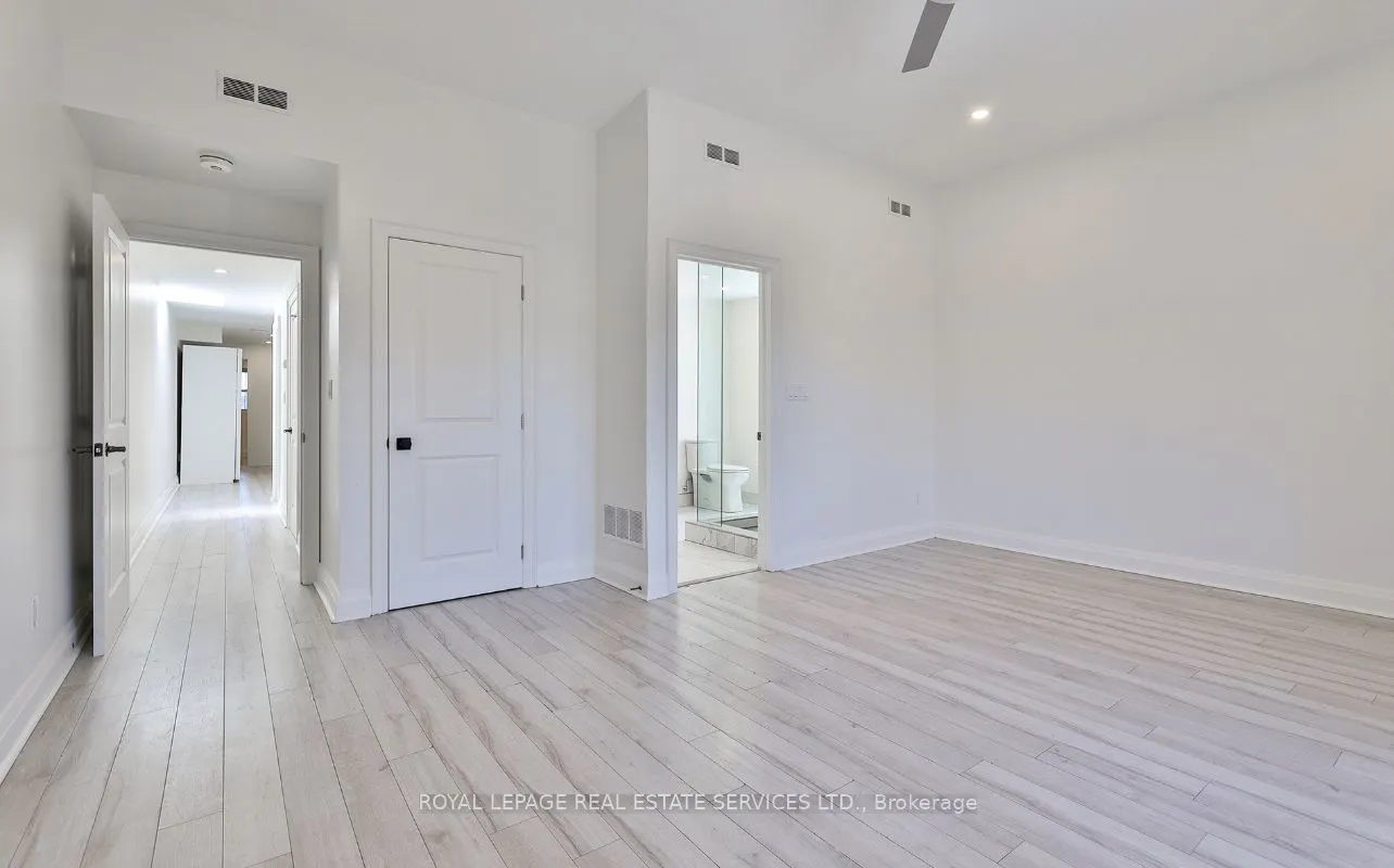 995 Bloor Street W