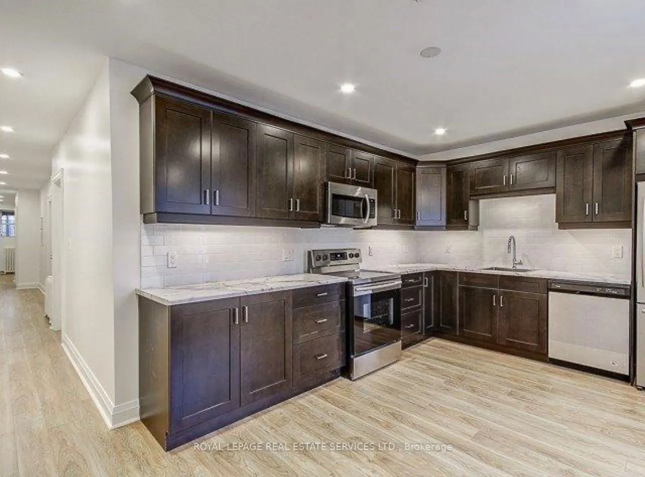 995 Bloor Street W