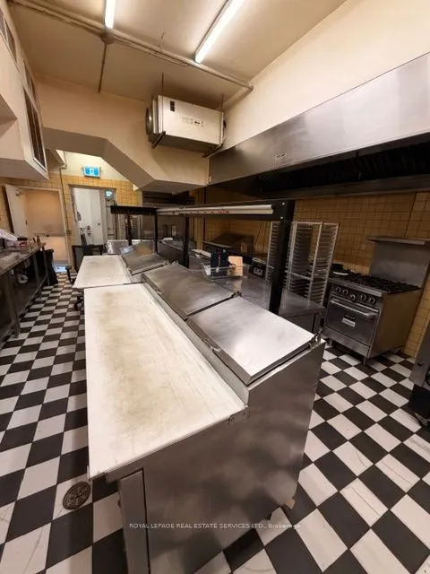 995 Bloor Street W
