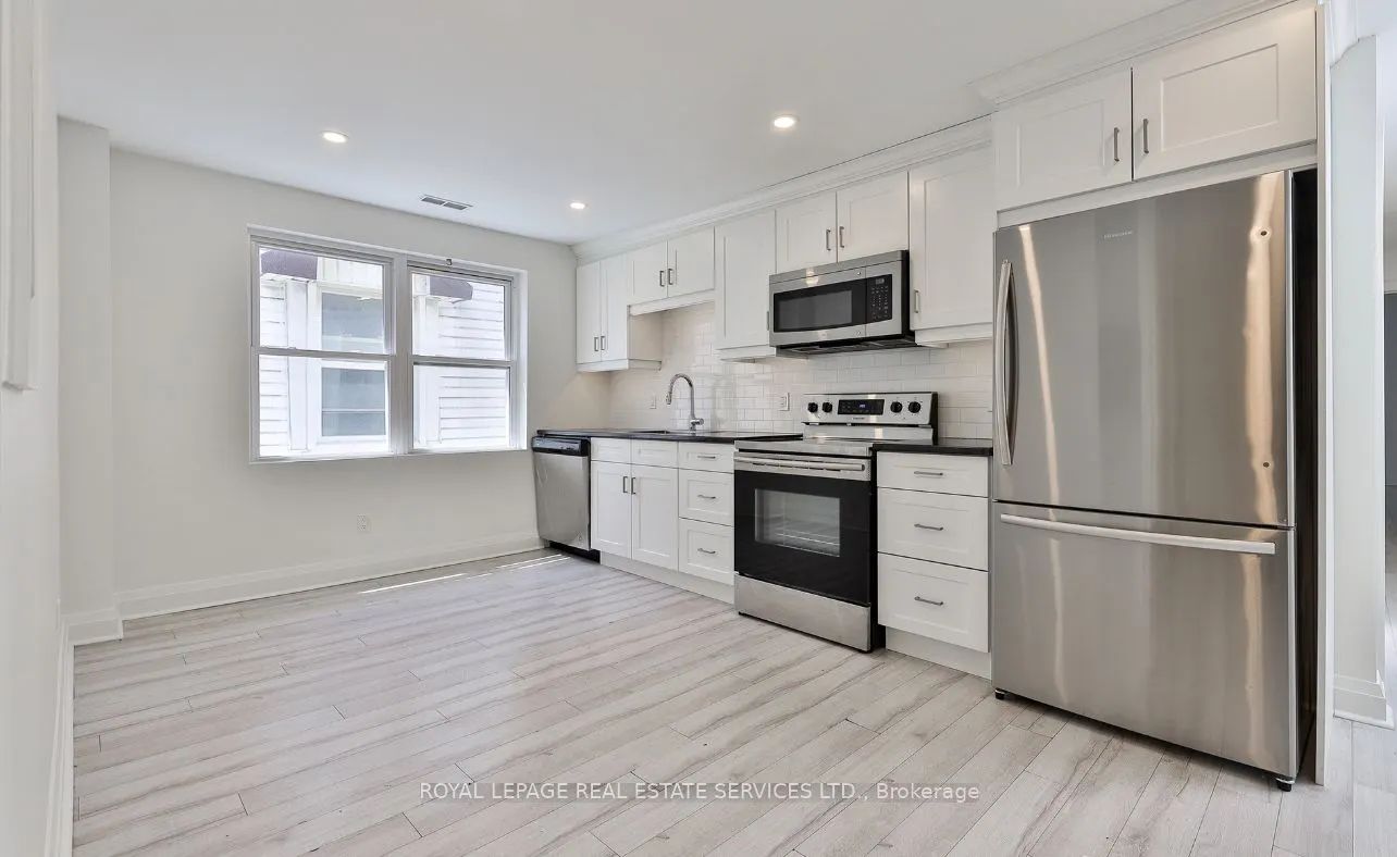 995 Bloor Street W