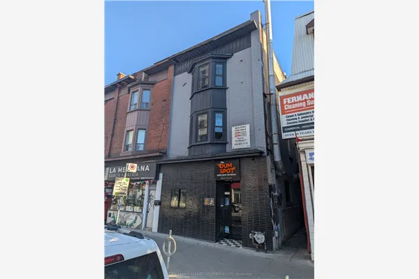 995 Bloor Street W