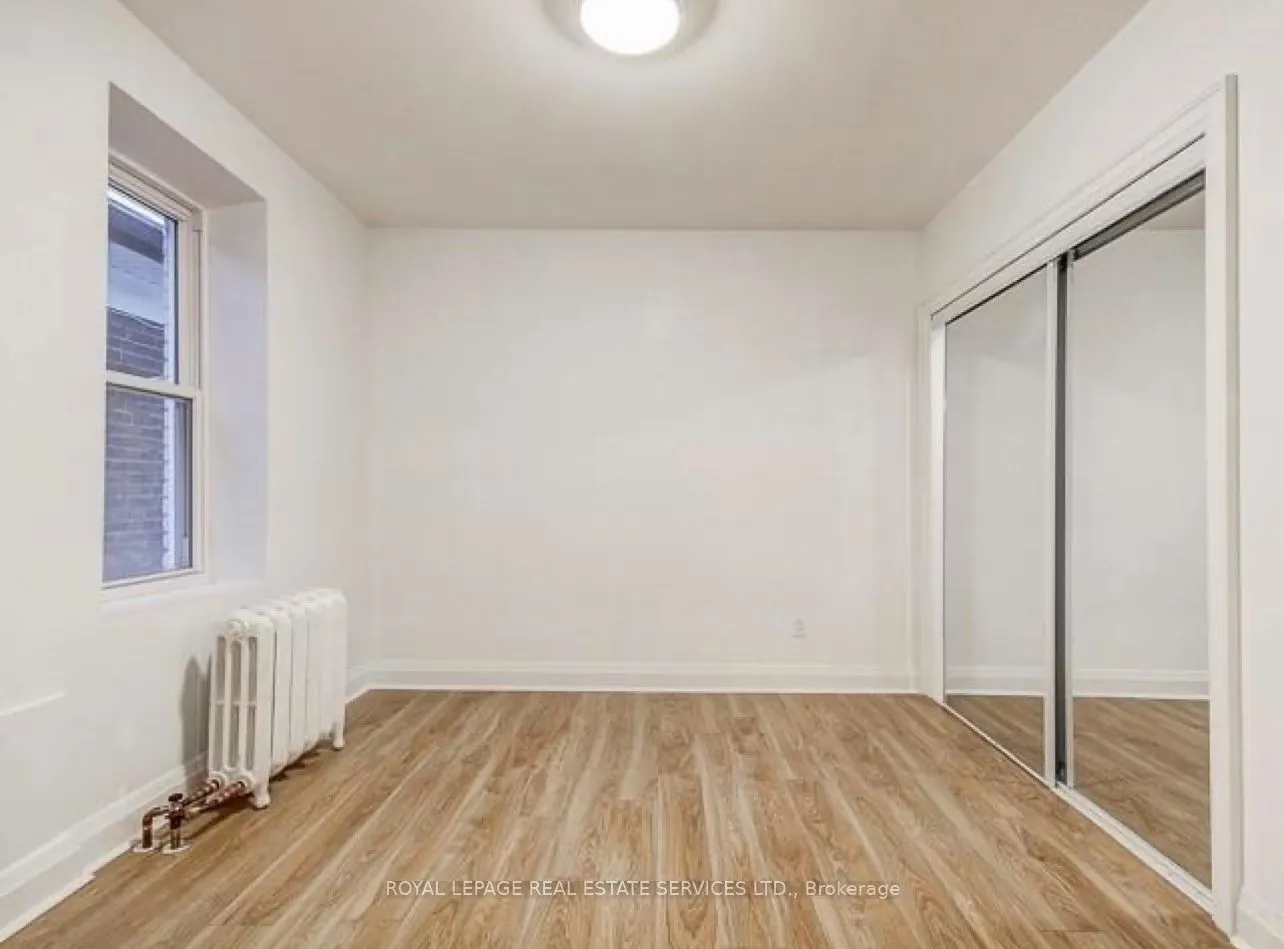 995 Bloor Street W