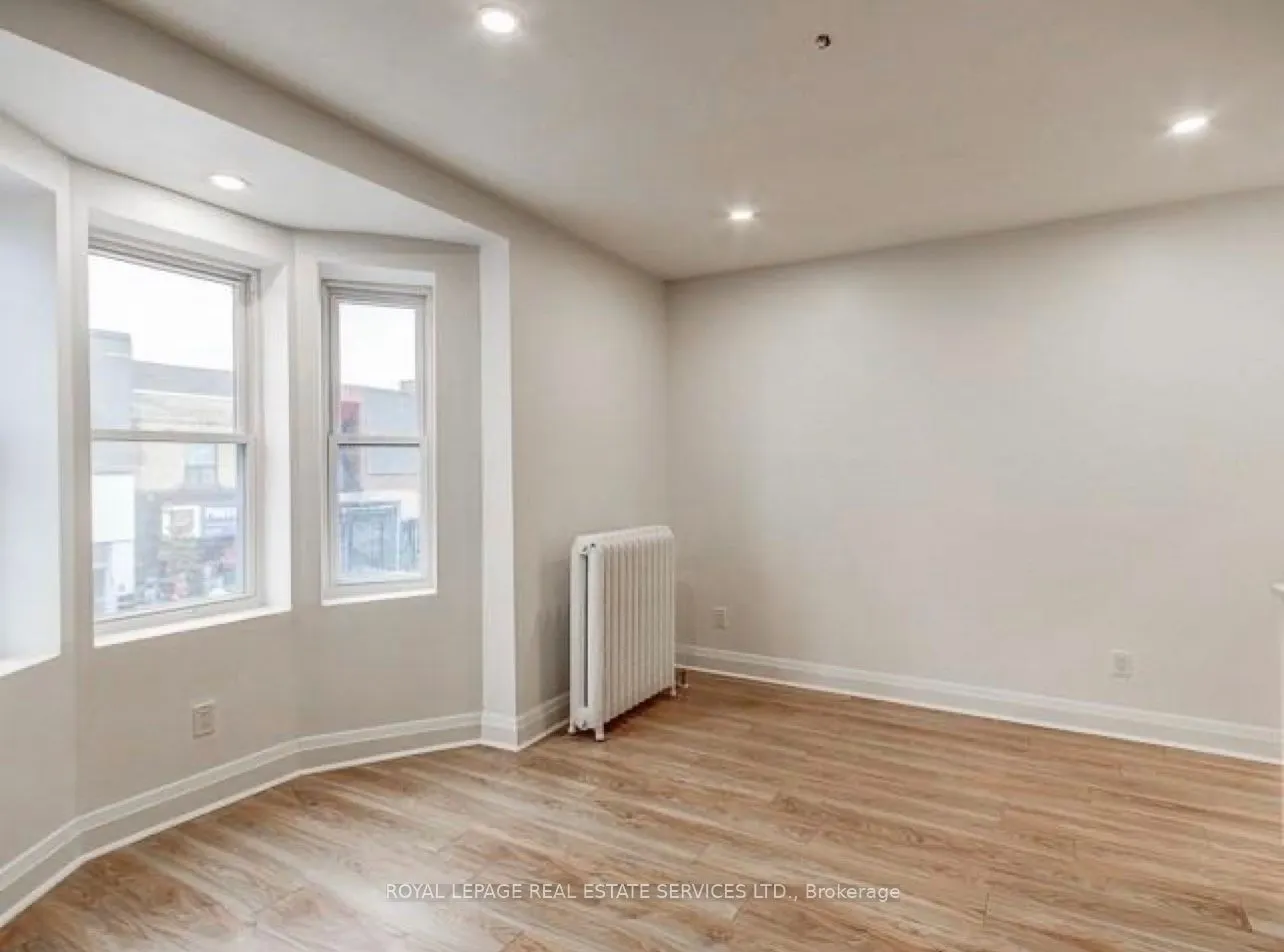 995 Bloor Street W
