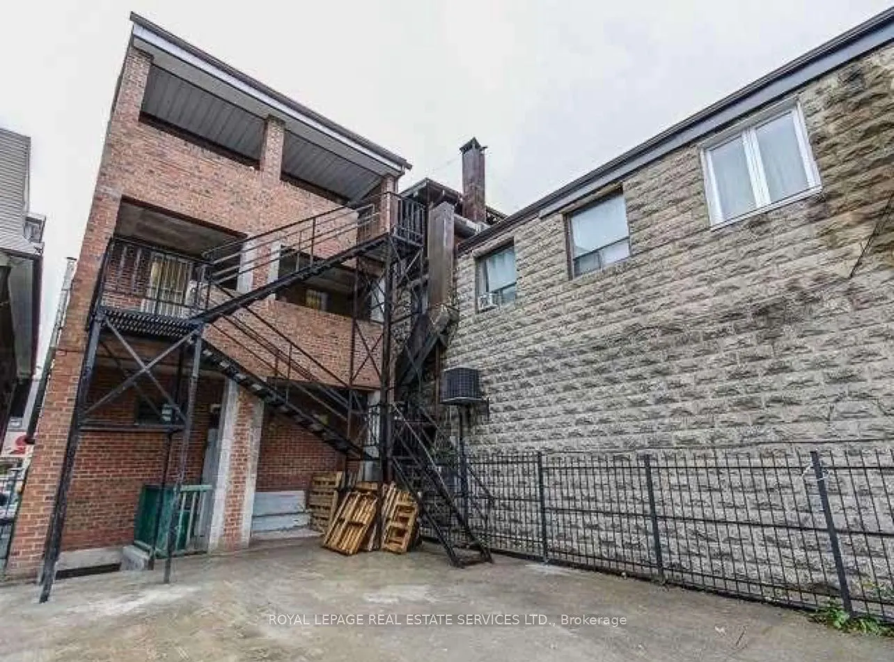 995 Bloor Street W