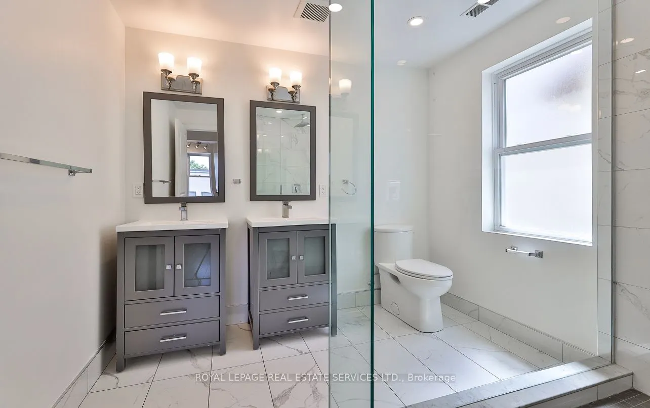 995 Bloor Street W