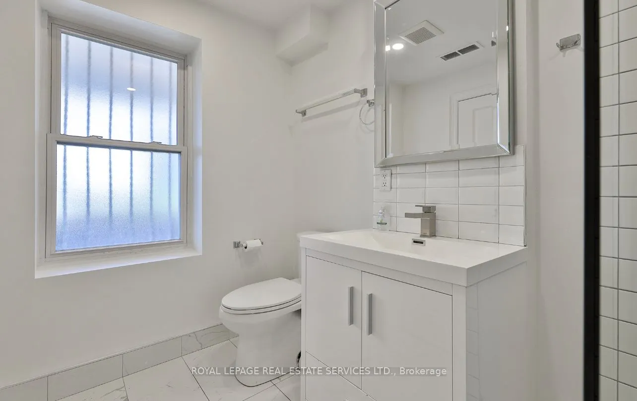 995 Bloor Street W