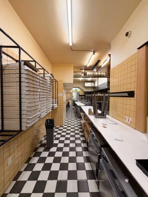 995 Bloor Street W