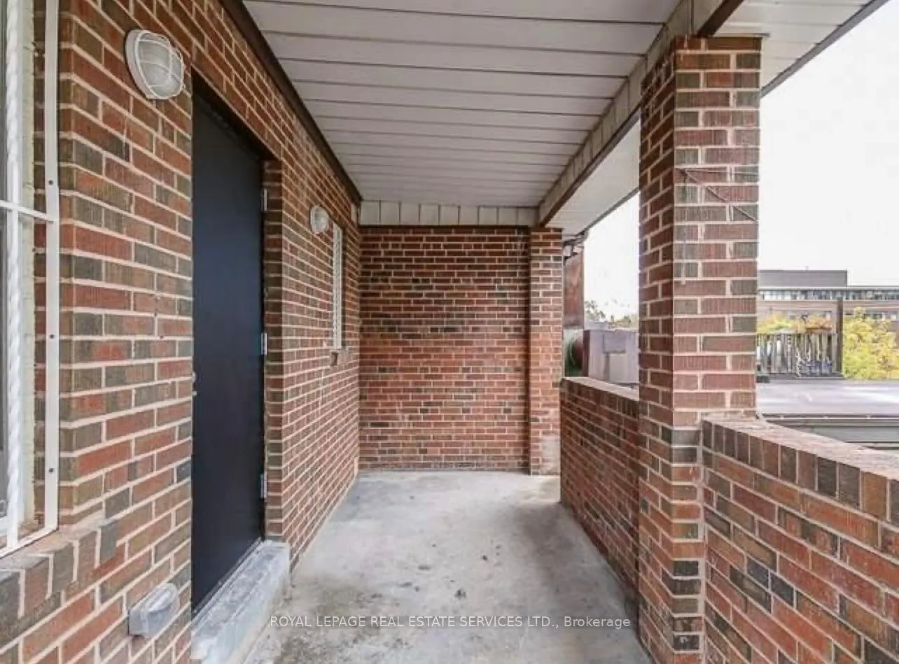 995 Bloor Street W