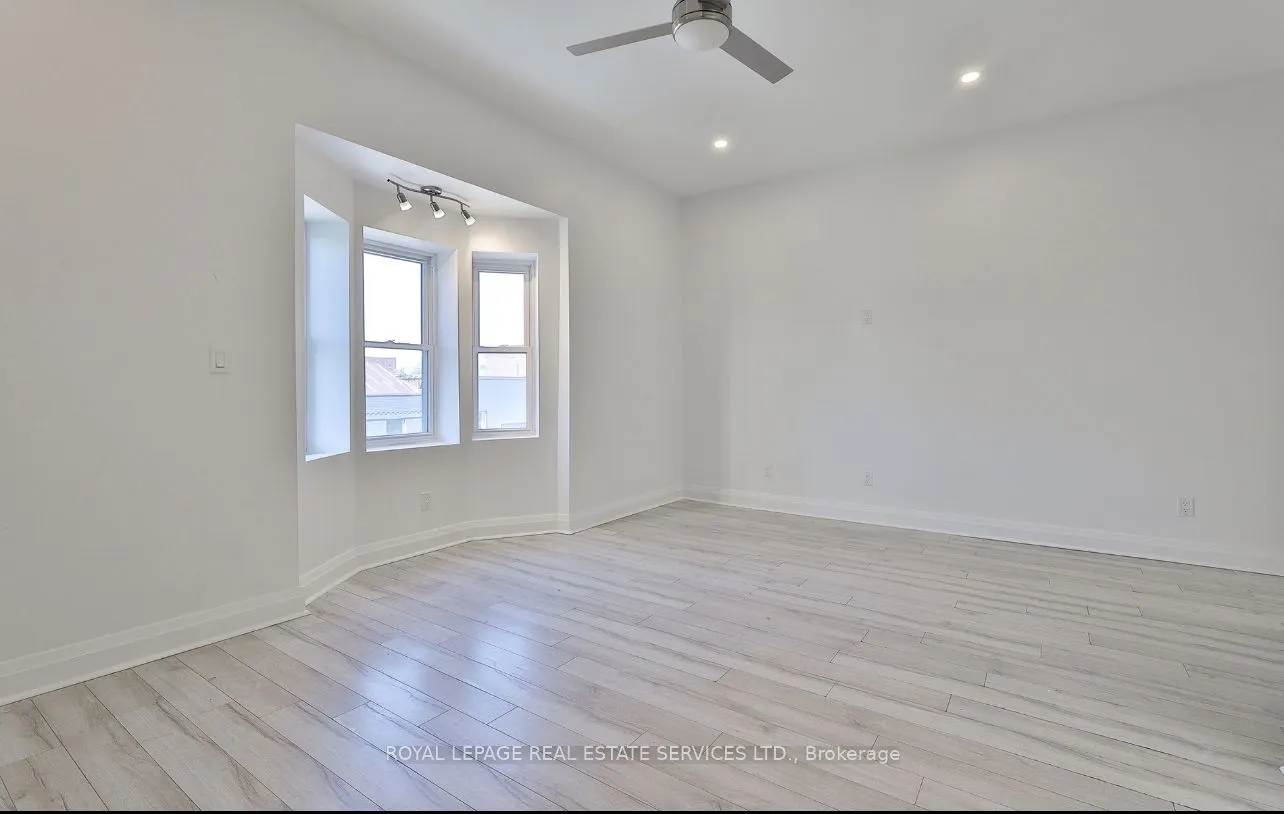 995 Bloor Street W