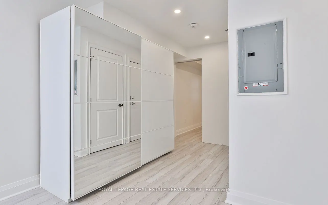 995 Bloor Street W