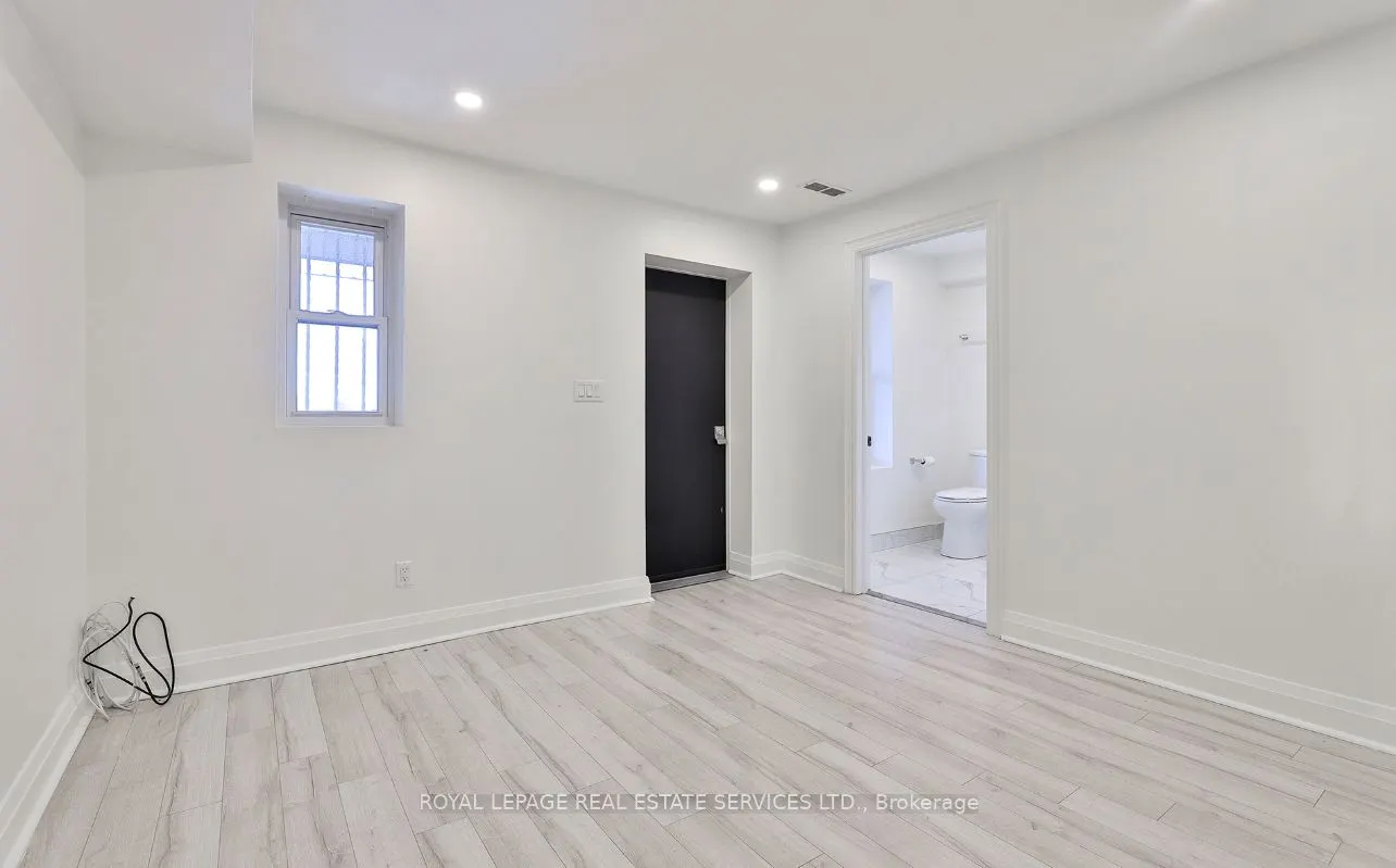 995 Bloor Street W