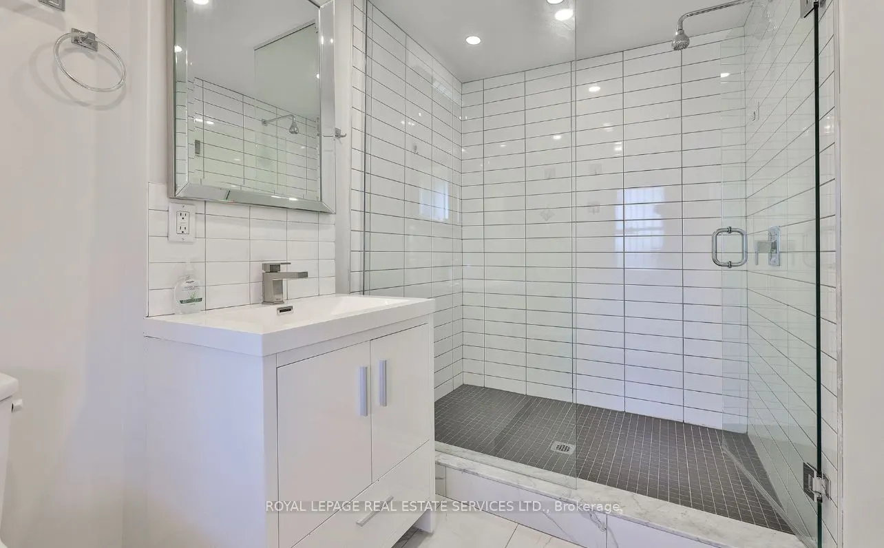 995 Bloor Street W