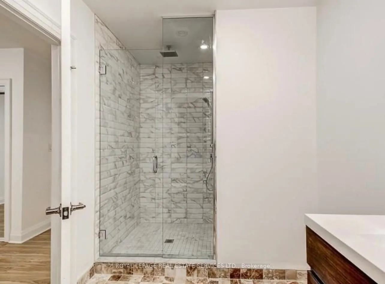 995 Bloor Street W