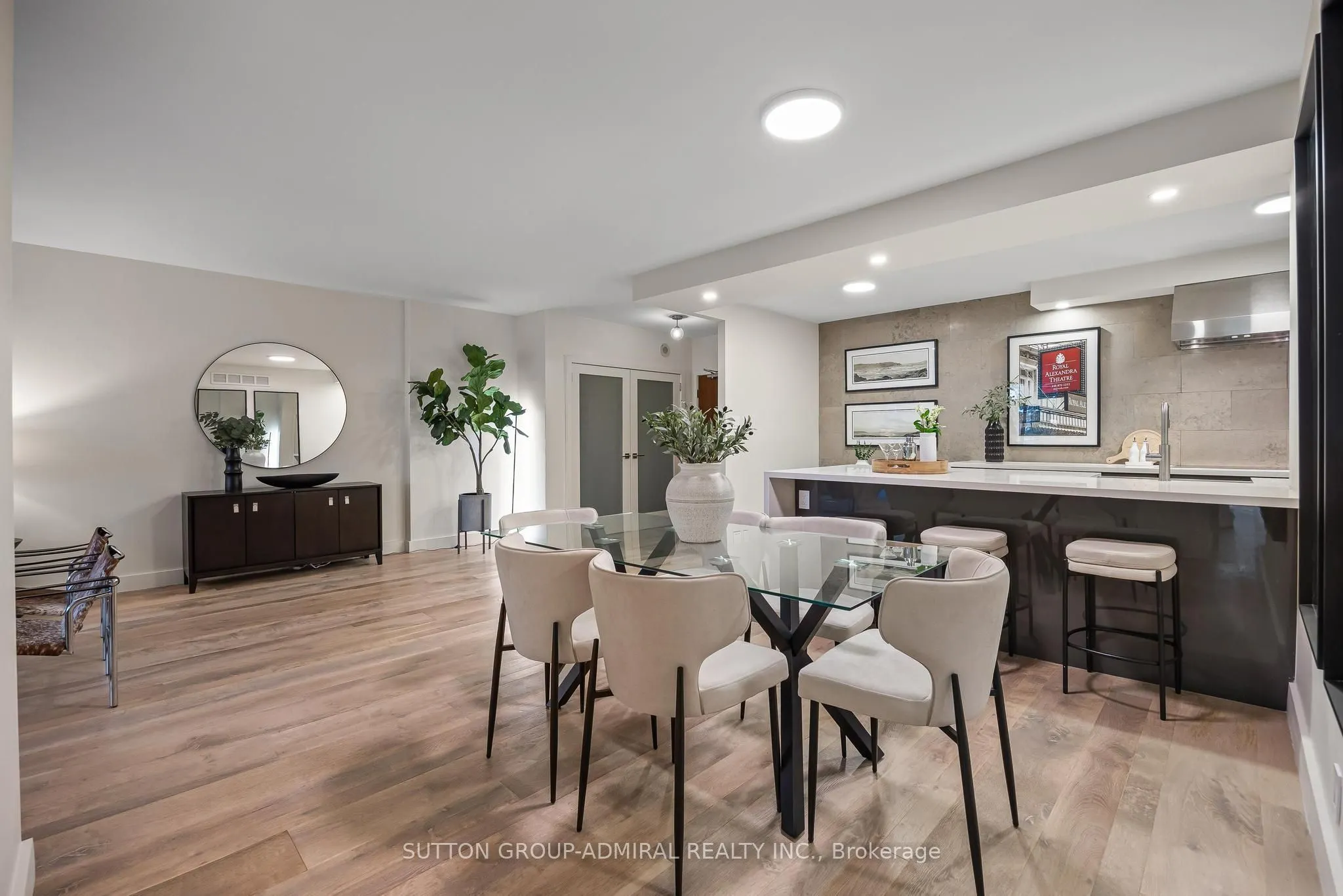 350 Lonsdale Road #206