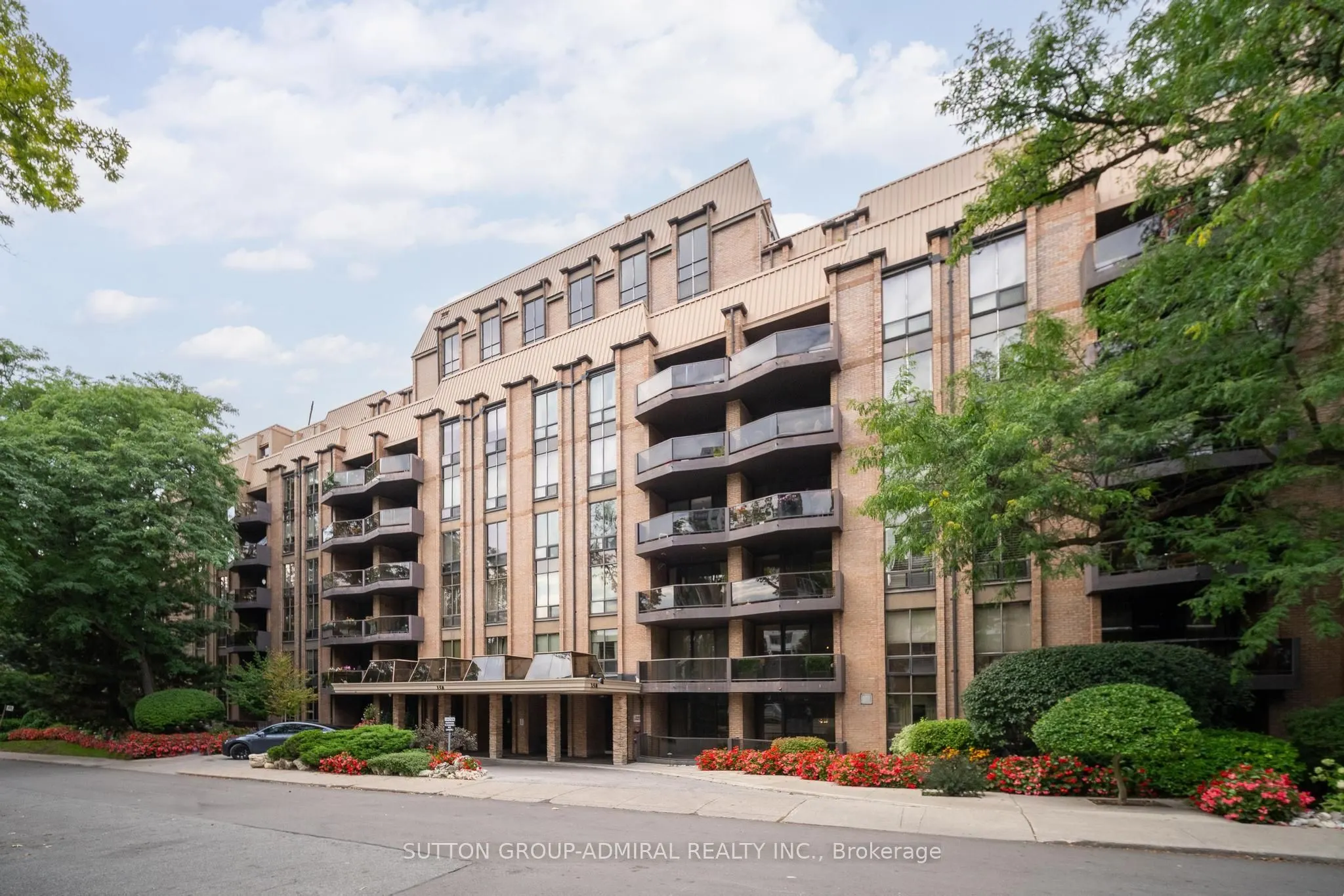 350 Lonsdale Road #206