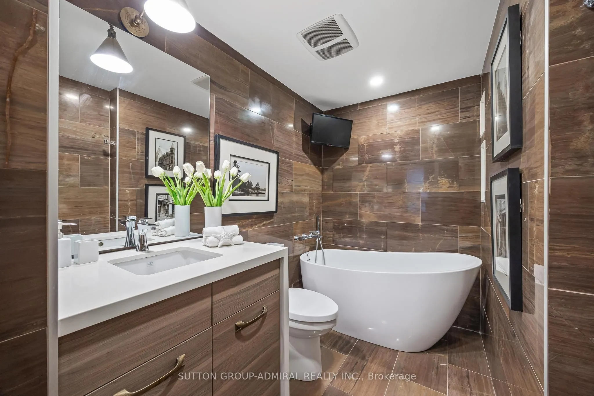 350 Lonsdale Road #206