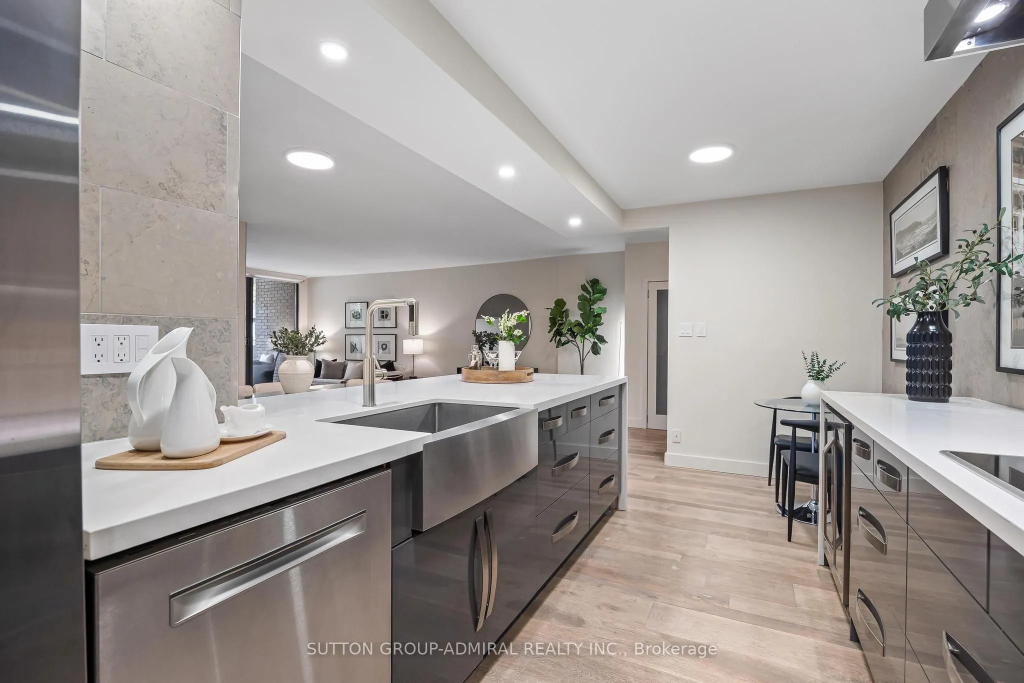 350 Lonsdale Road #206
