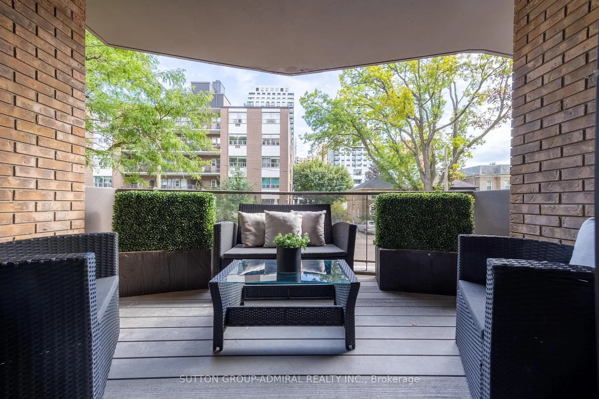 350 Lonsdale Road #206
