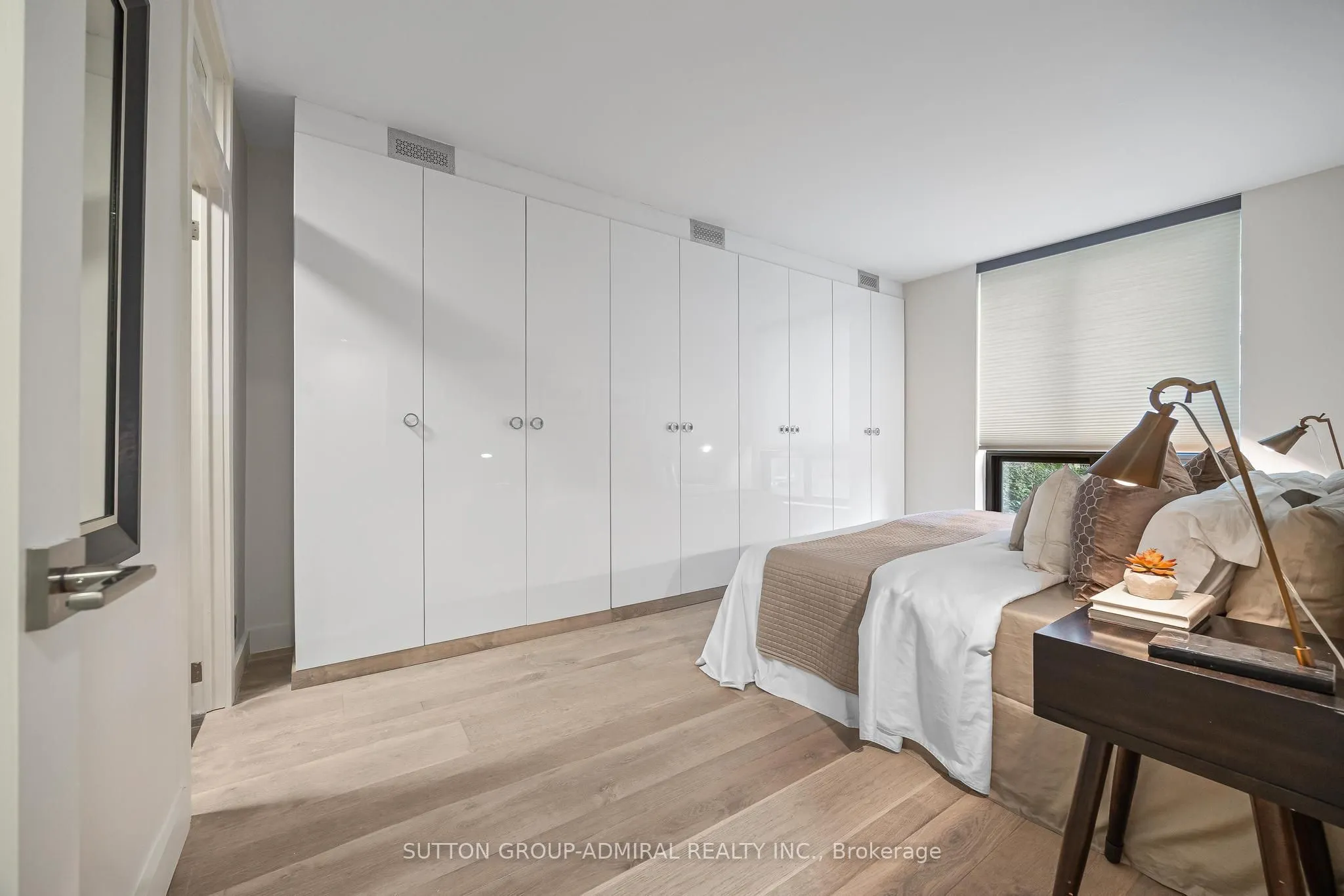 350 Lonsdale Road #206