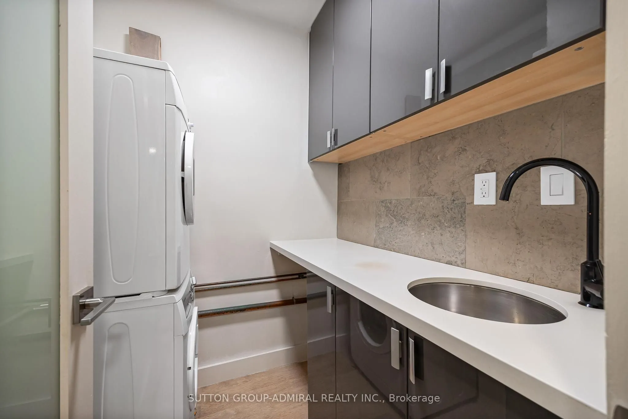 350 Lonsdale Road #206