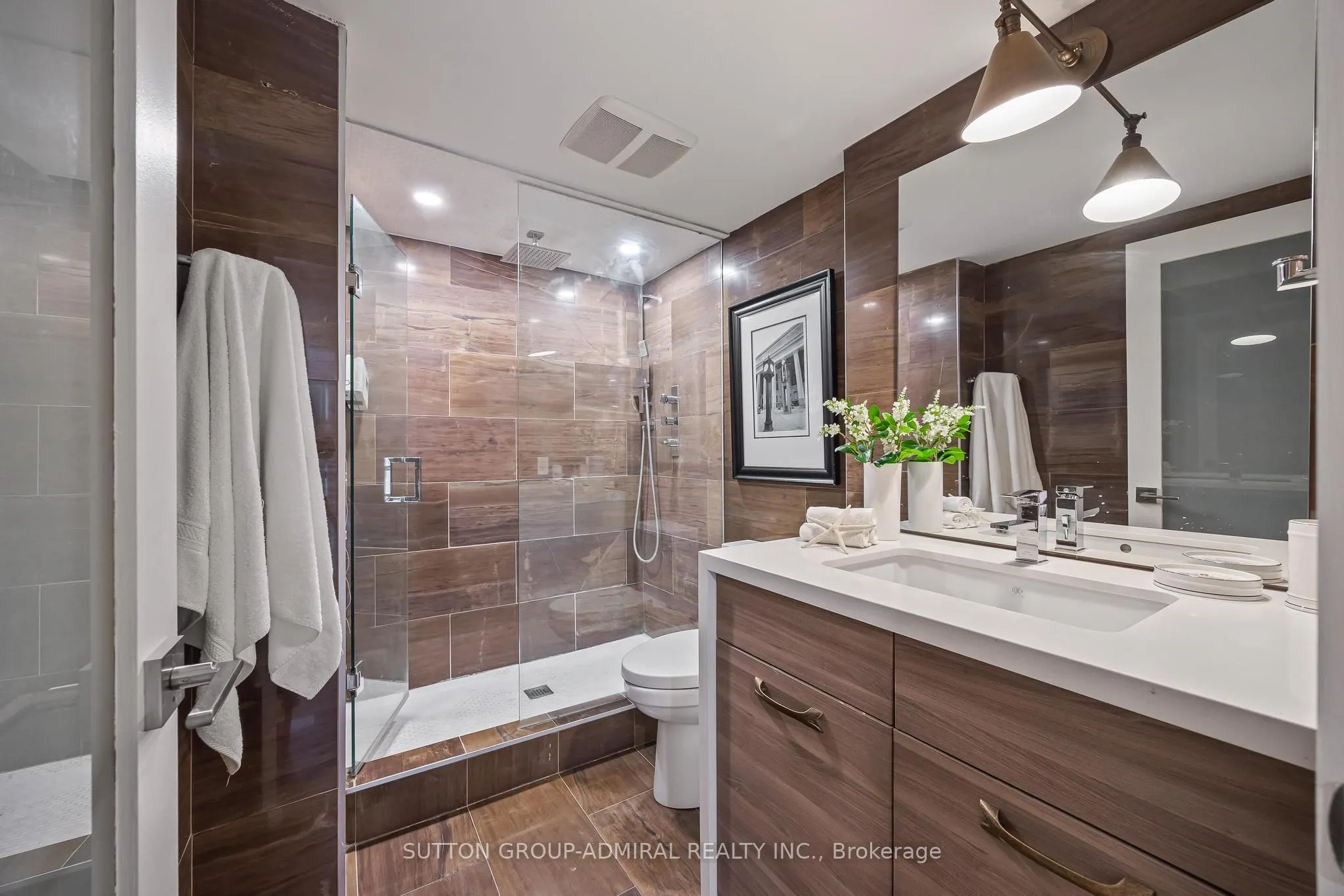350 Lonsdale Road #206