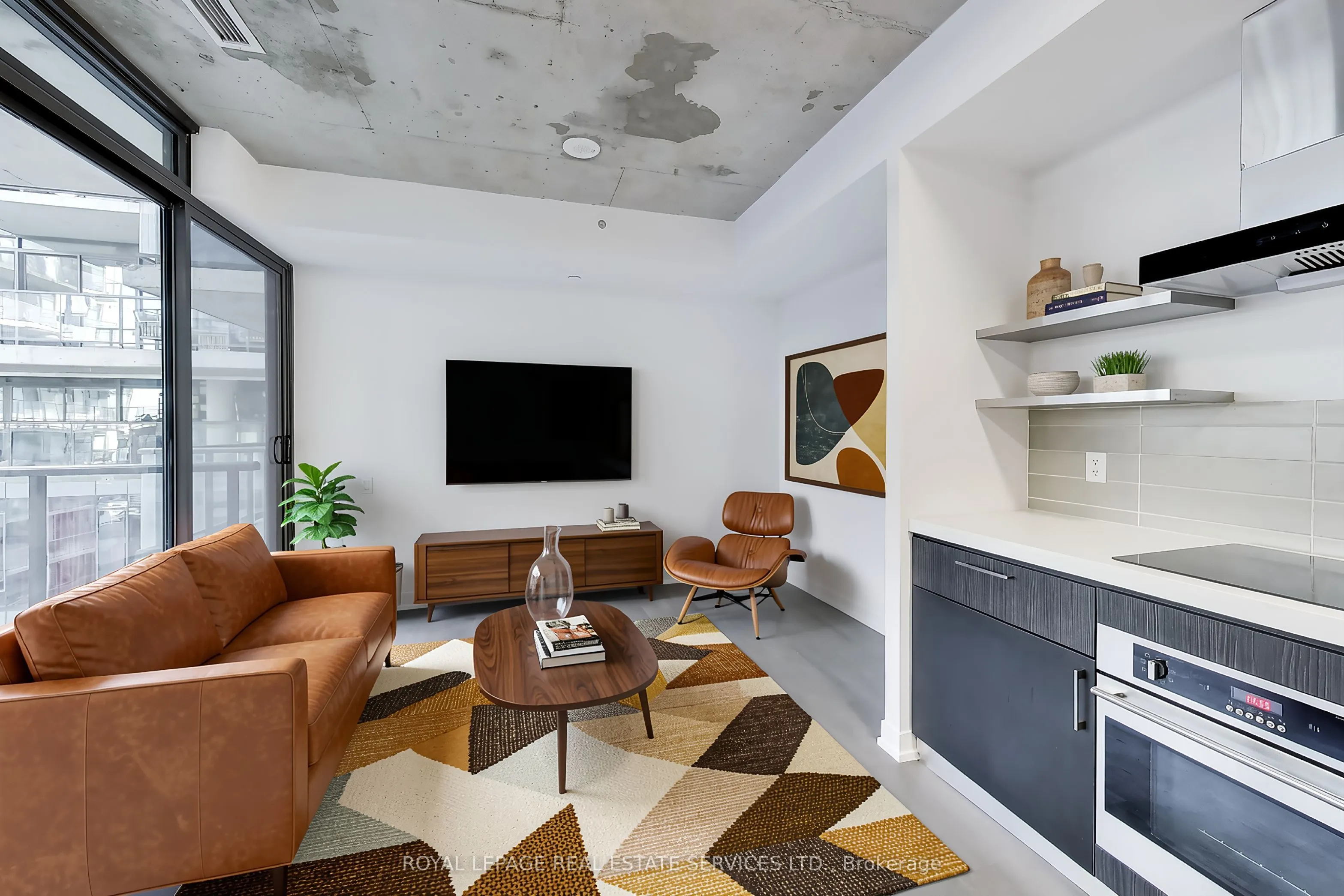 560 King Street W #626