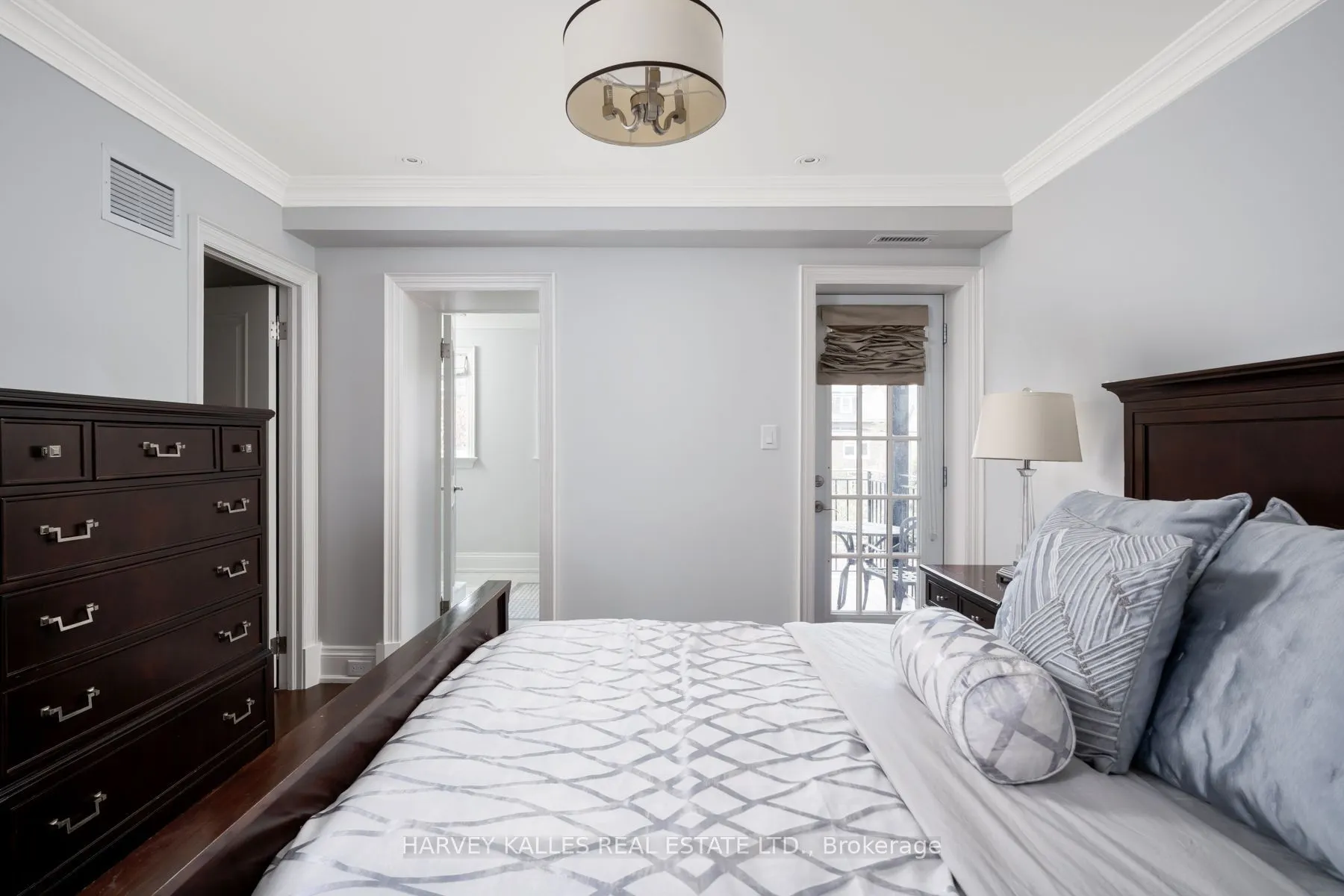 319 Lonsdale Road #2D