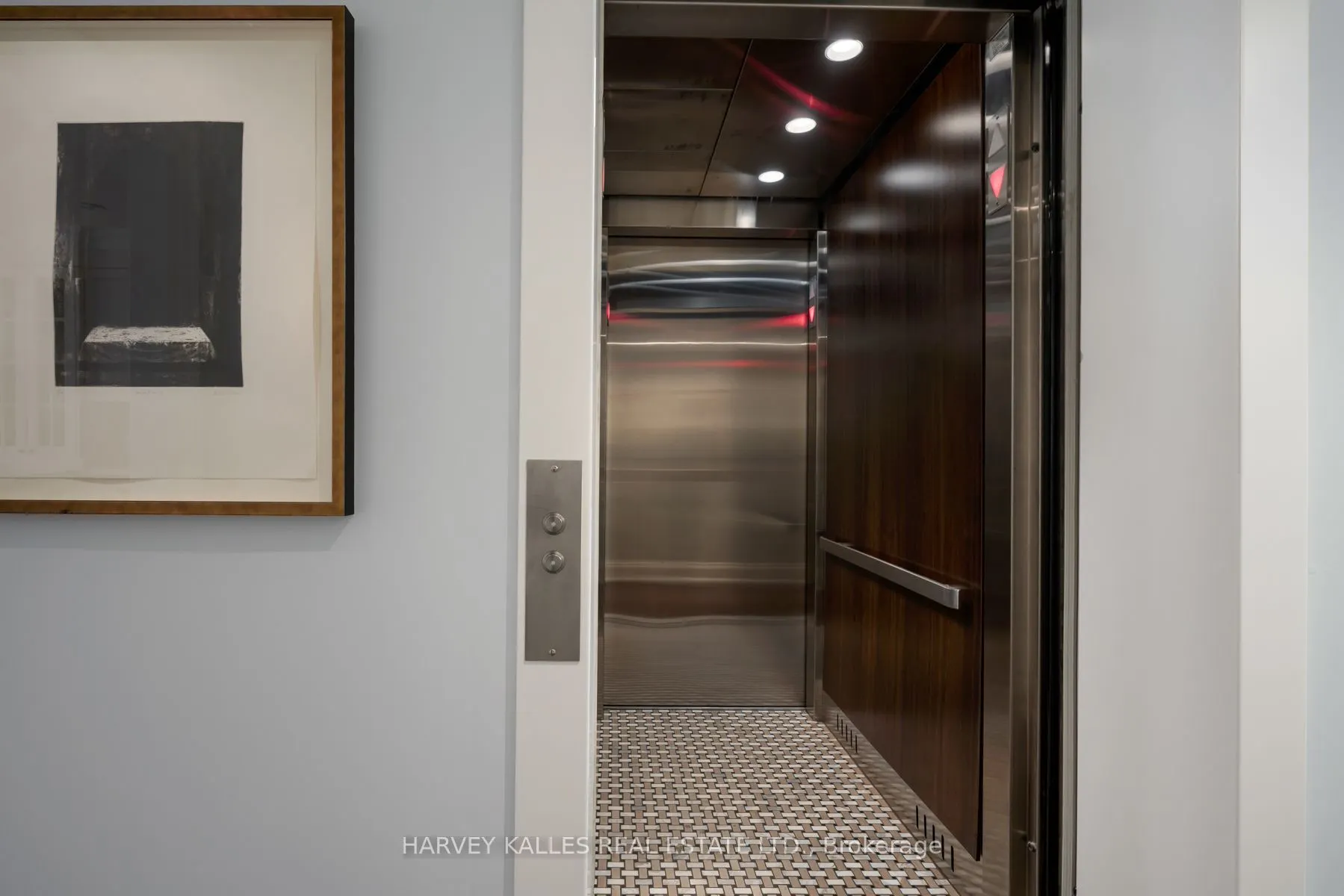 319 Lonsdale Road #2D