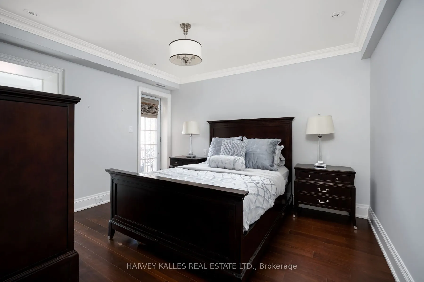 319 Lonsdale Road #2D