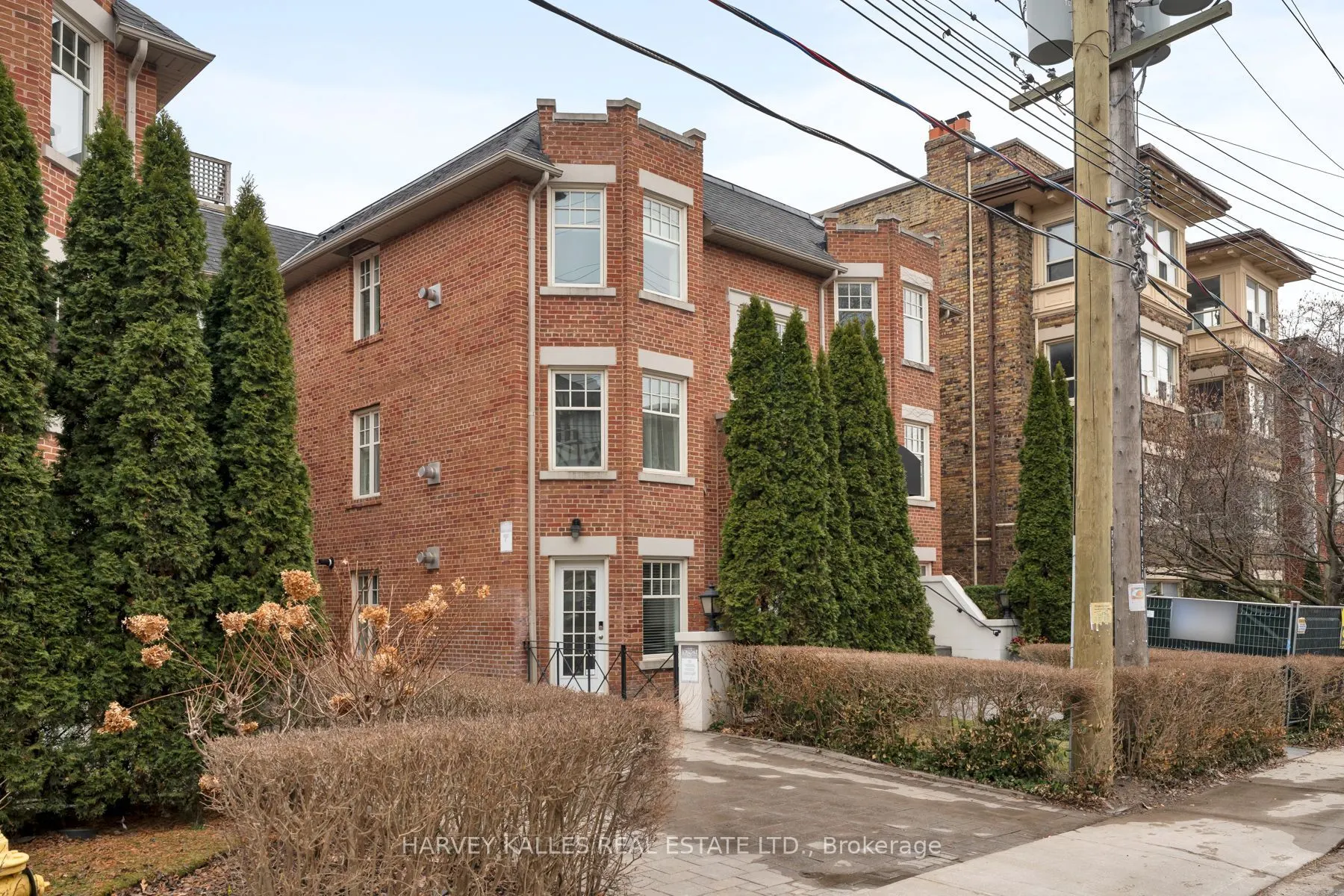 319 Lonsdale Road #2D