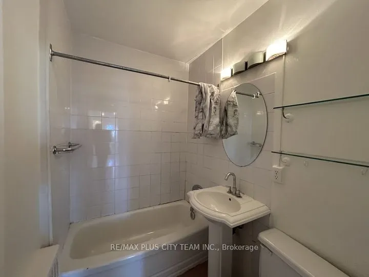 3432 Bathurst Street #1