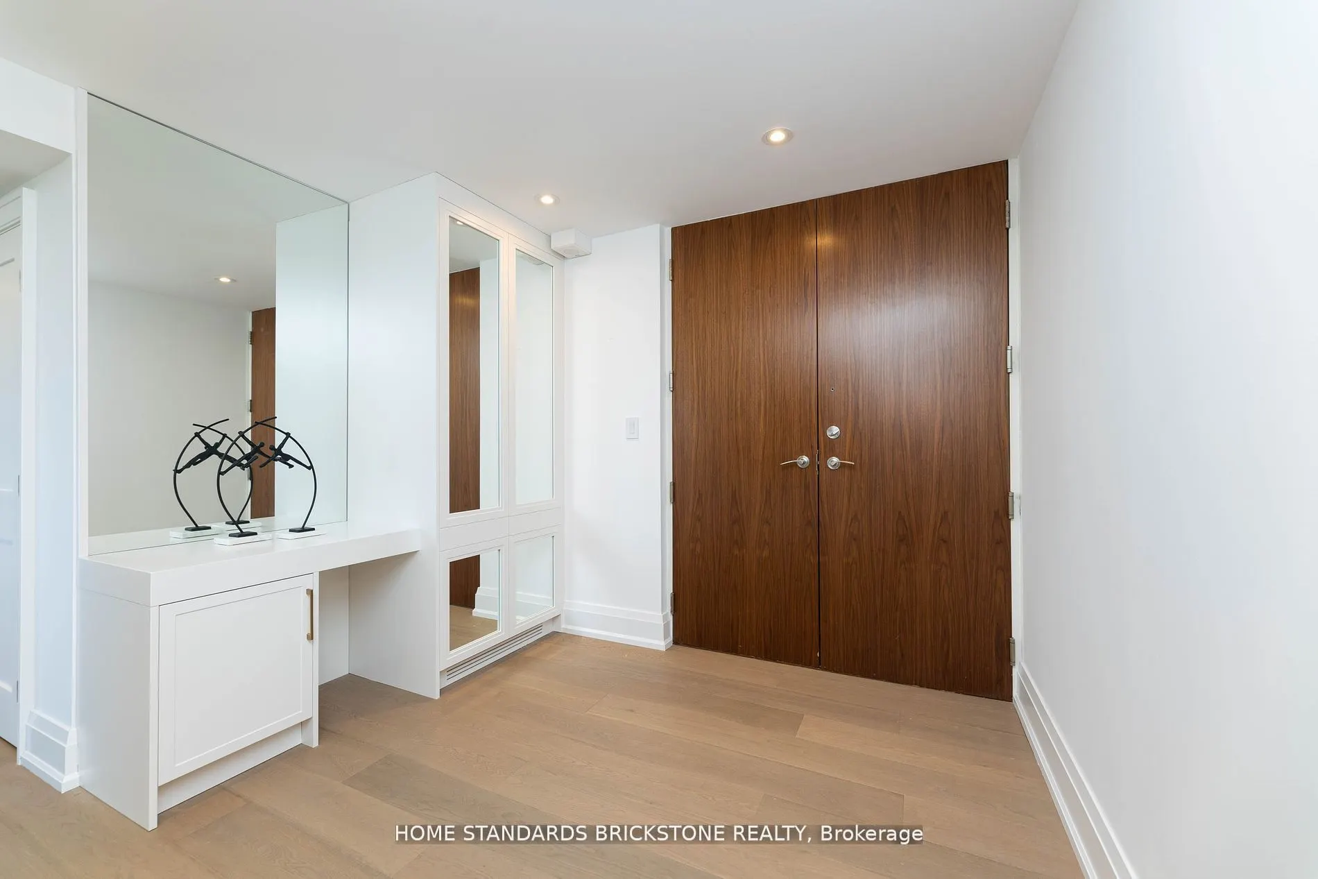 66 Collier Street #9D